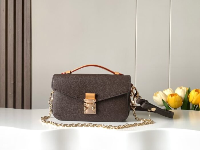 L46279V Pochette Métis East West