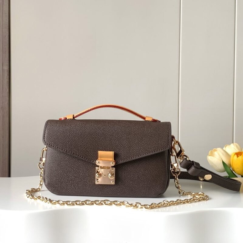 L46279V Pochette Métis East West