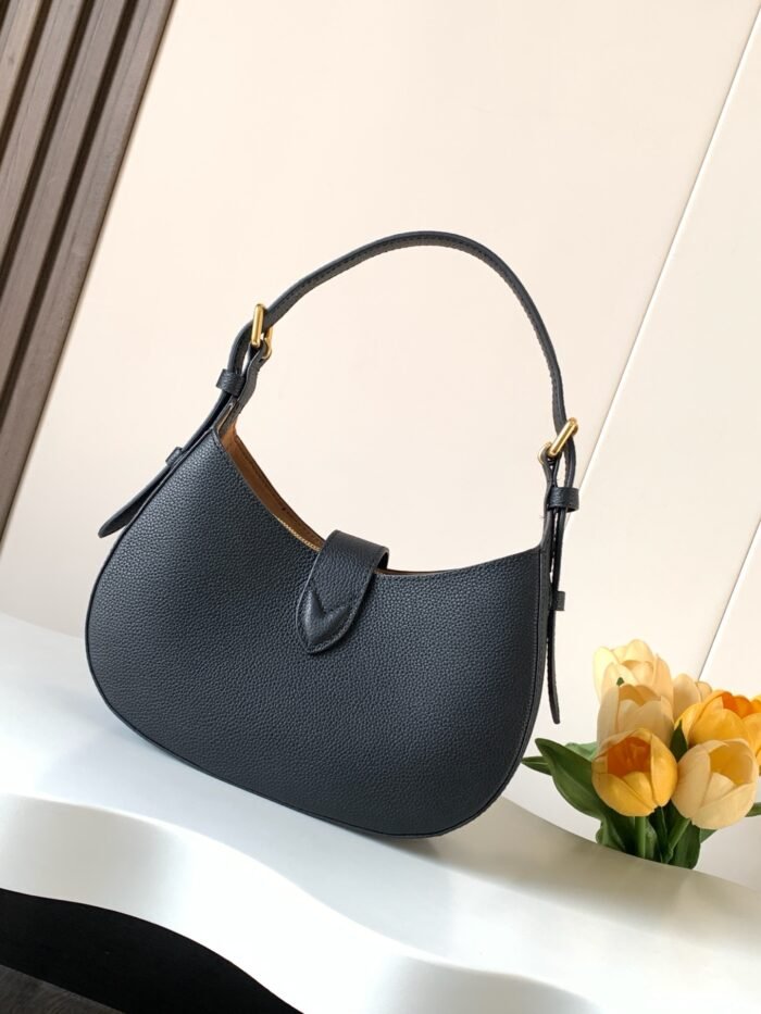 L24611V Low Key Shoulder Bag