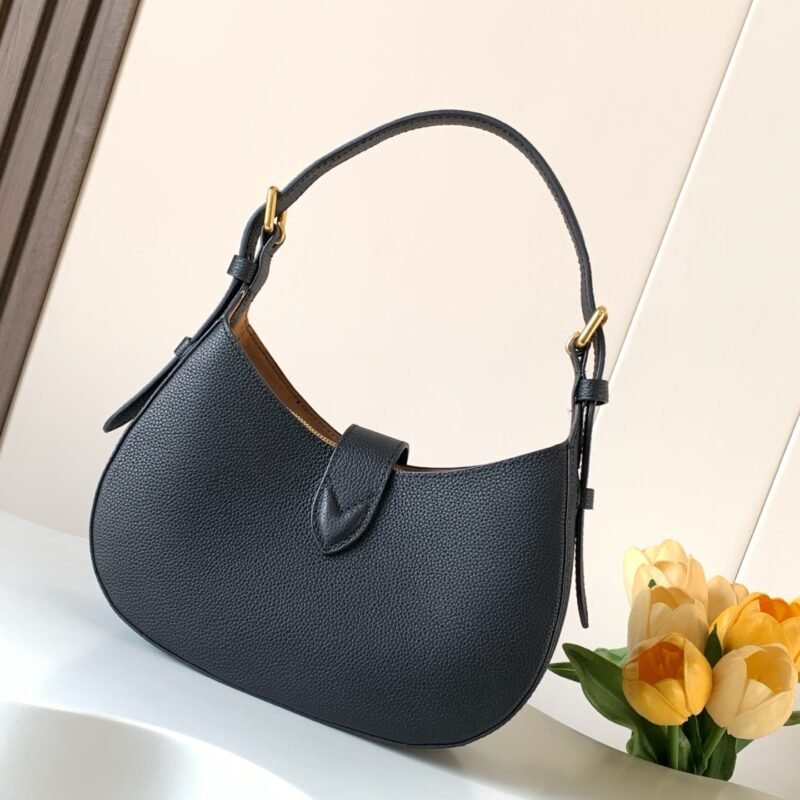 L24611V Low Key Shoulder Bag