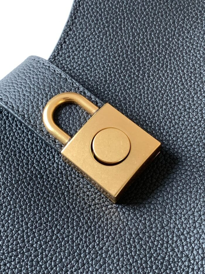 L24611V Low Key Shoulder Bag - 图片 4