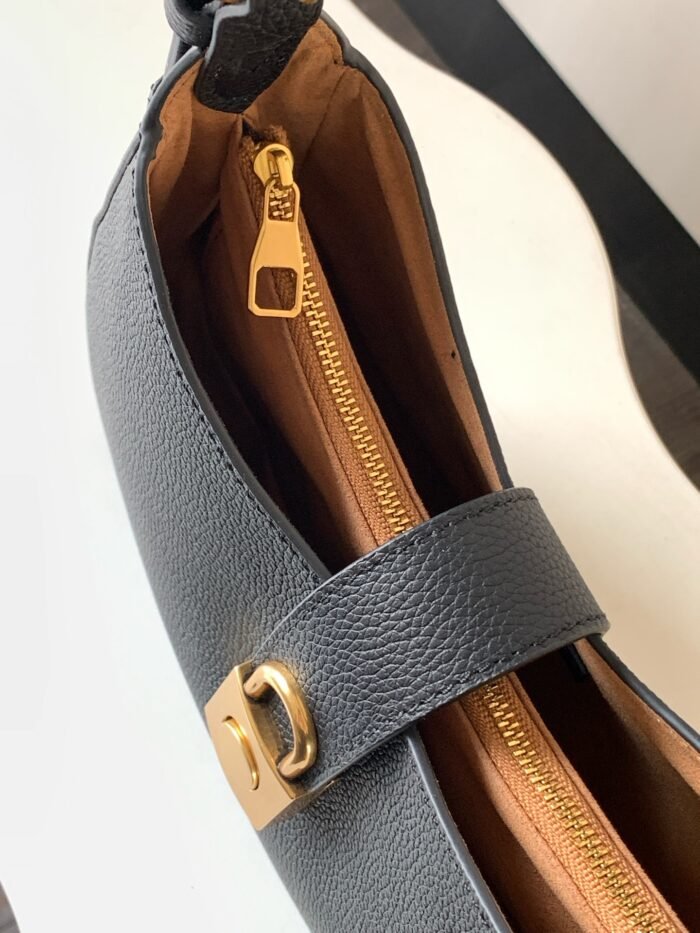L24611V Low Key Shoulder Bag - 图片 6