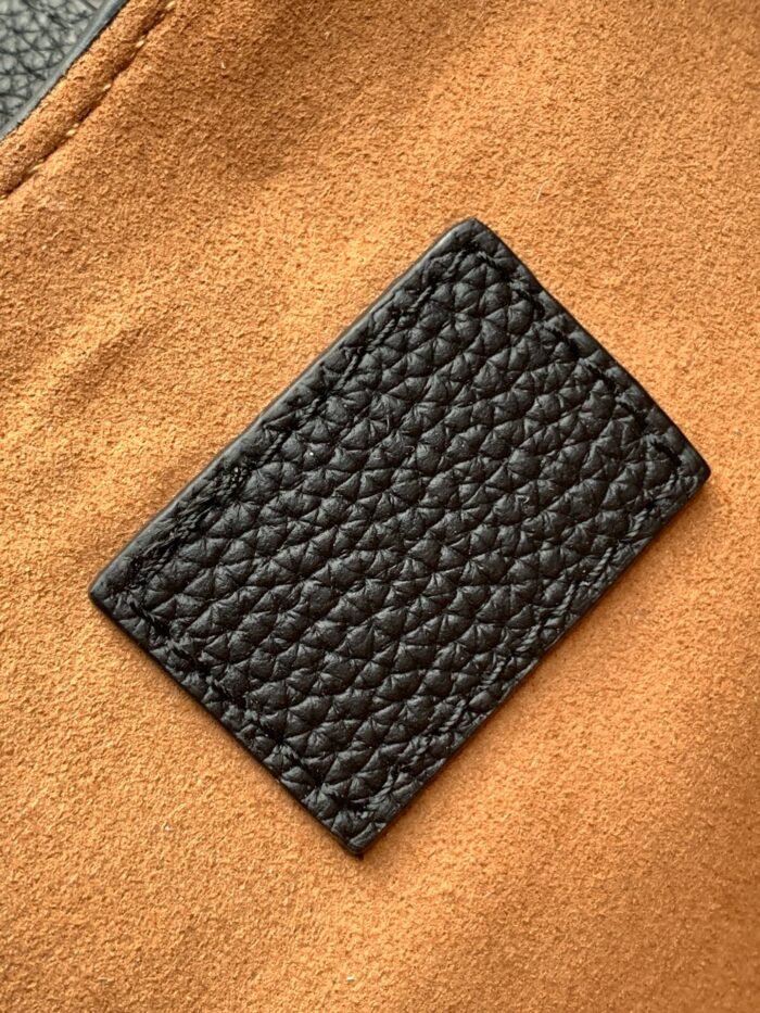 L24611V Low Key Shoulder Bag - 图片 8